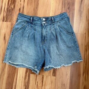 Pleated denim shorts